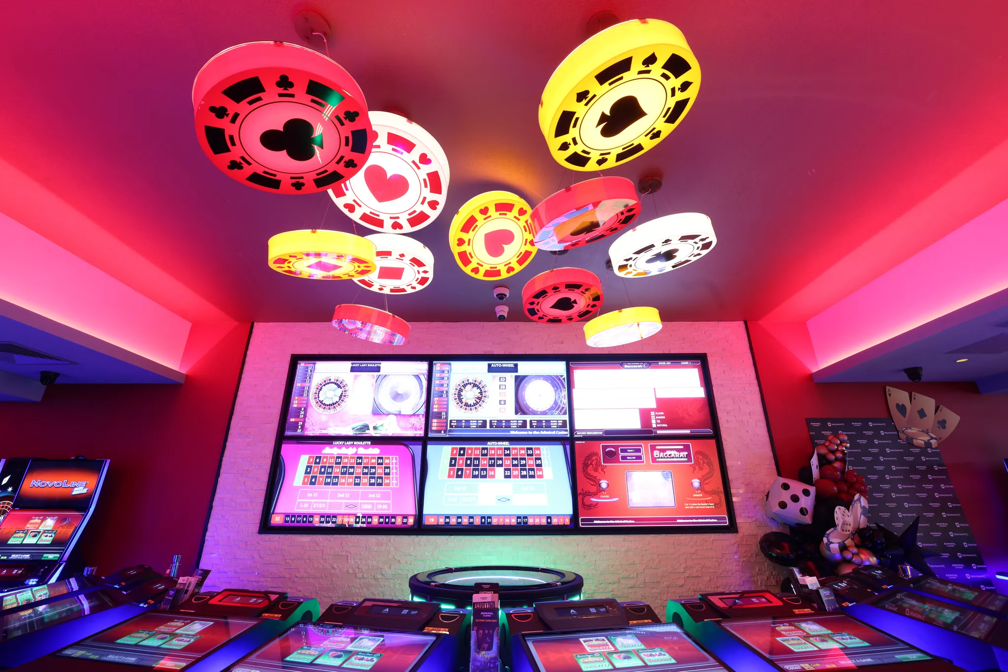 Electronic gaming terminals with overhead screens